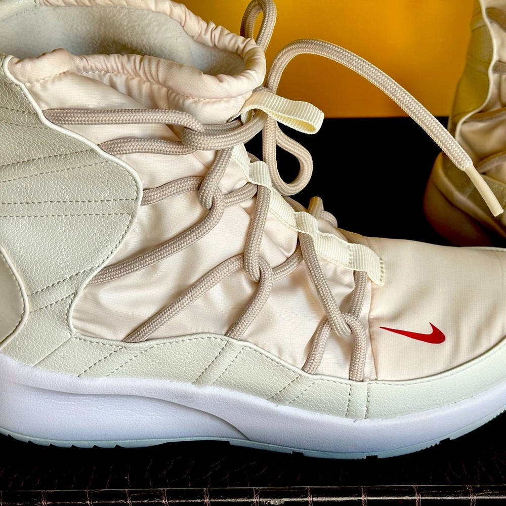 Nike Tanjun High Rise Sneaker Boots Size 9 worn 1X